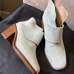 Shelly’s London Alizia Boots in light blue